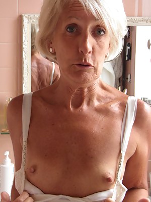 Small Tits Moms Porn Pictures