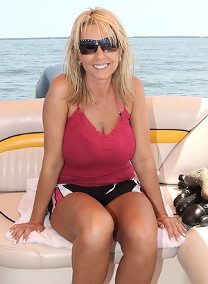 Moms Boat Porn Pictures
